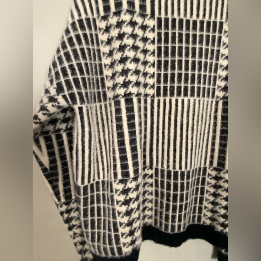 Cyrus Black and Cream Geometric Women's Sweater - Picture 5 of 5